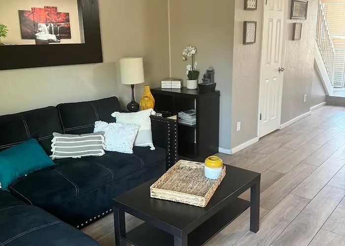 Apartment Old Town 2 Bedroom Gem!
