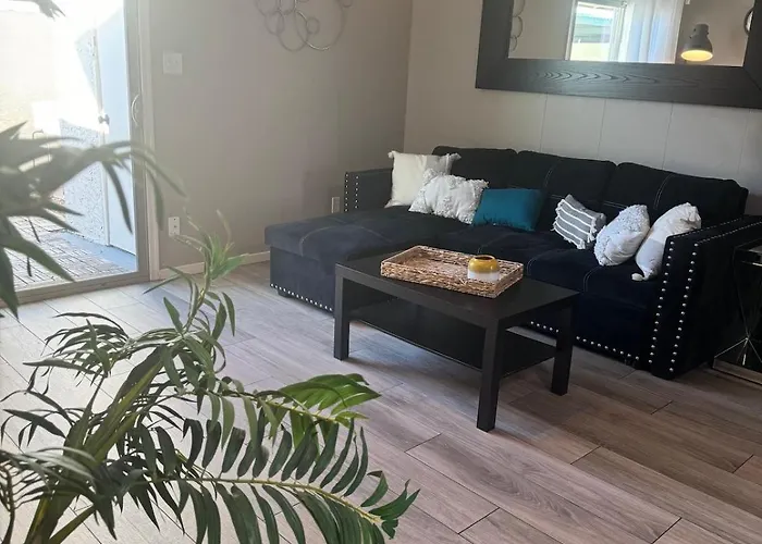 Old Town 2 Bedroom Gem! *