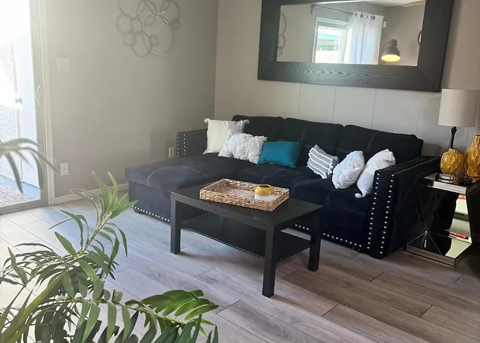 Old Town 2 Bedroom Gem!