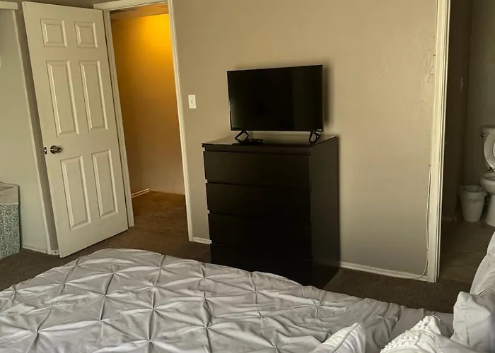 Old Town 2 Bedroom Gem!