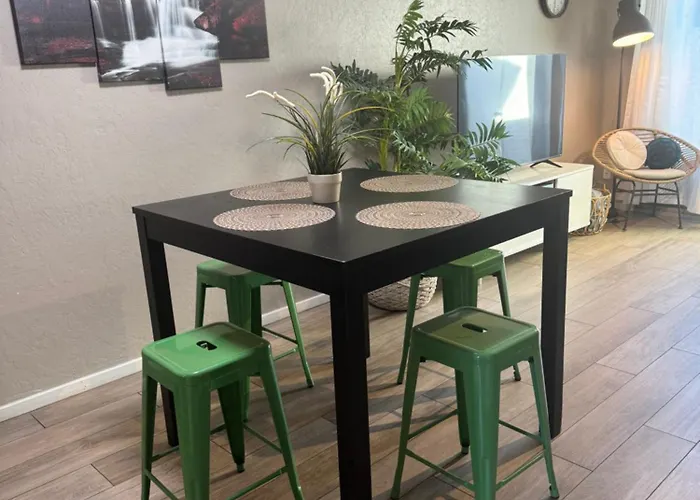 Old Town 2 Bedroom Gem! Apartment *