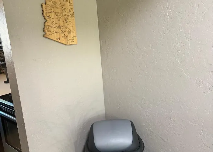 Old Town 2 Bedroom Gem! Apartment