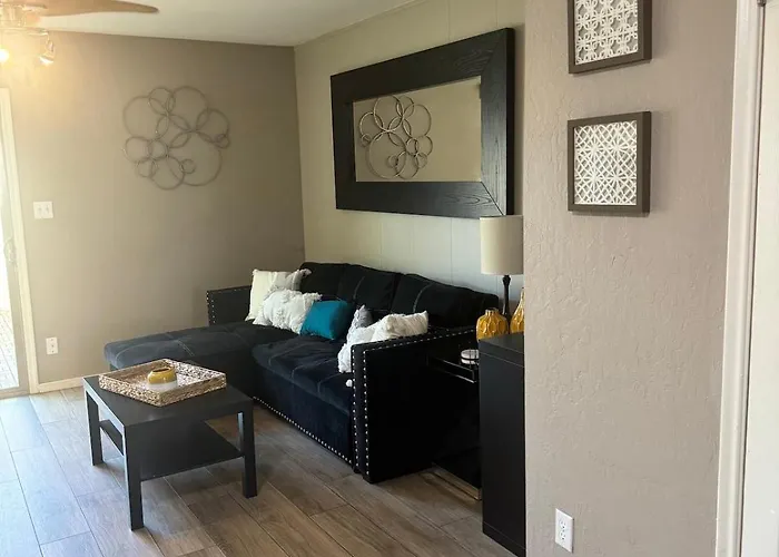 Old Town 2 Bedroom Gem! Apartment *