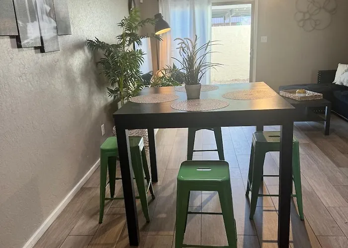 Old Town 2 Bedroom Gem! Apartment *