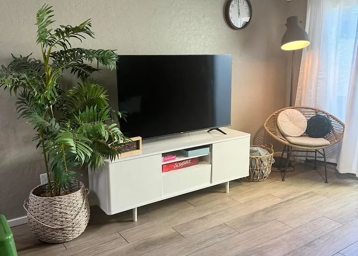 Old Town 2 Bedroom Gem! Apartment