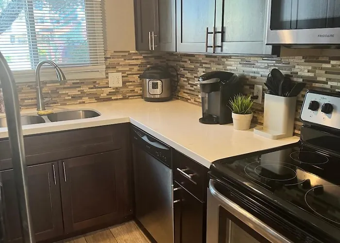 Old Town 2 Bedroom Gem!